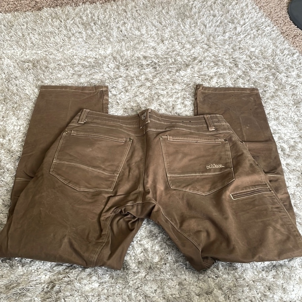 Men’s Kuhl khaki pants in mint condition size 34 x 34